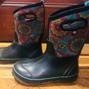 Bogs Size 5 (small footed adult or big kid)